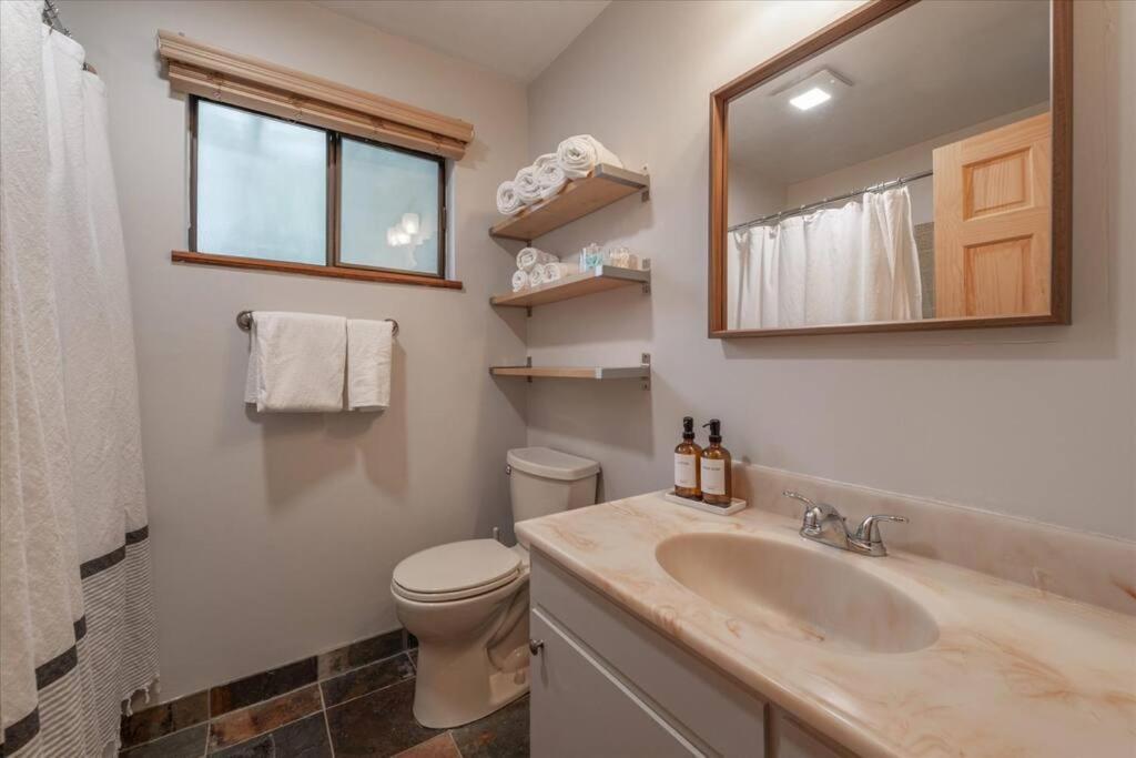 Cozy Pet-Friendly Cabin W Fenced-In Yard Close To Slopes Beach Town Carnelian Bay المظهر الخارجي الصورة
